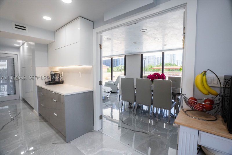 Condo for sale at Winston Towers 309