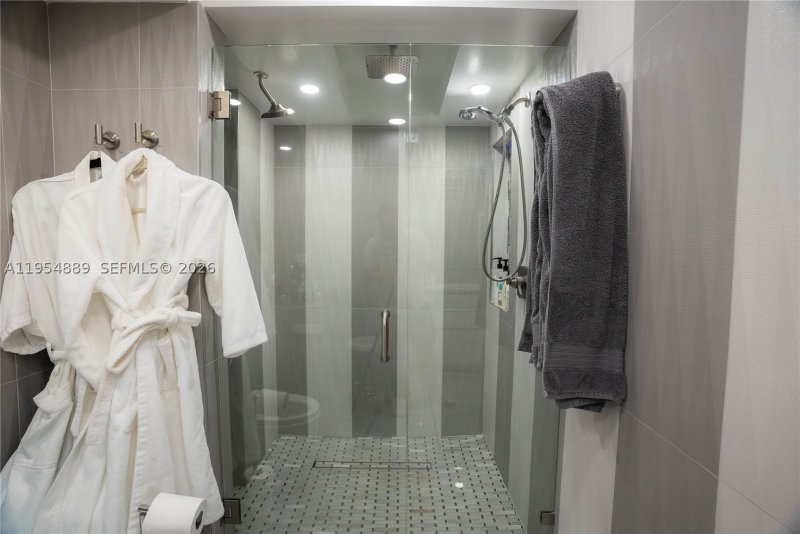 Condo for sale at Winston Towers 309