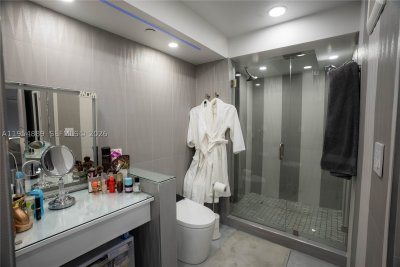 Comprar apartamento no Winston Towers 309