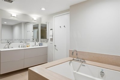 Comprar apartamento no Mei Miami Beach Condo 502