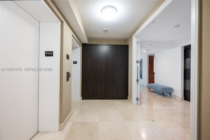 Condo for sale at Peninsula I 2906