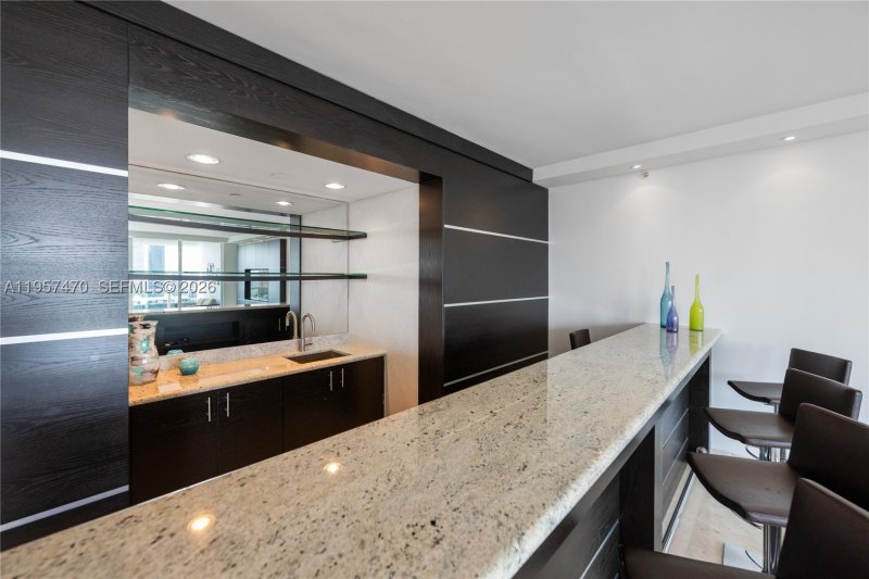 Condo for sale at Peninsula I 2906