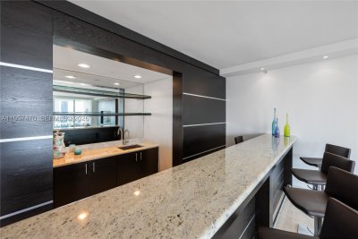 Comprar apartamento no Peninsula I 2906