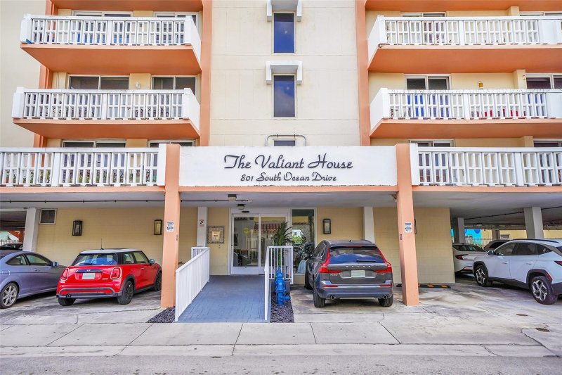 Condo for sale at Valiant House 605