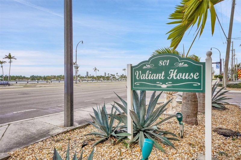 Condo for sale at Valiant House 605