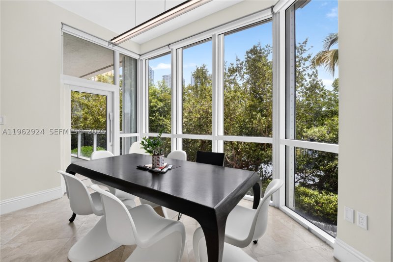 Condo for sale at Oceania 5 TH-9