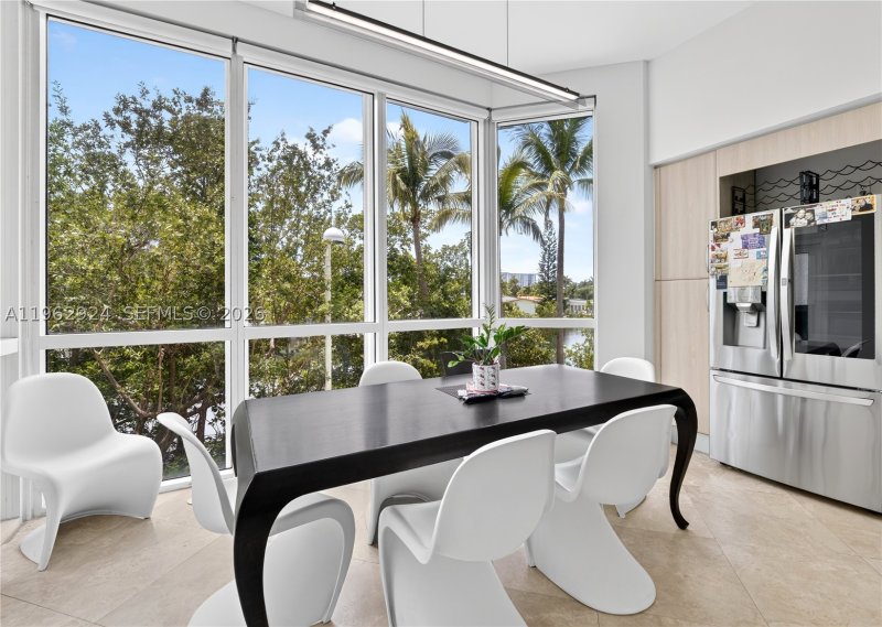 Condo for sale at Oceania 5 TH-9