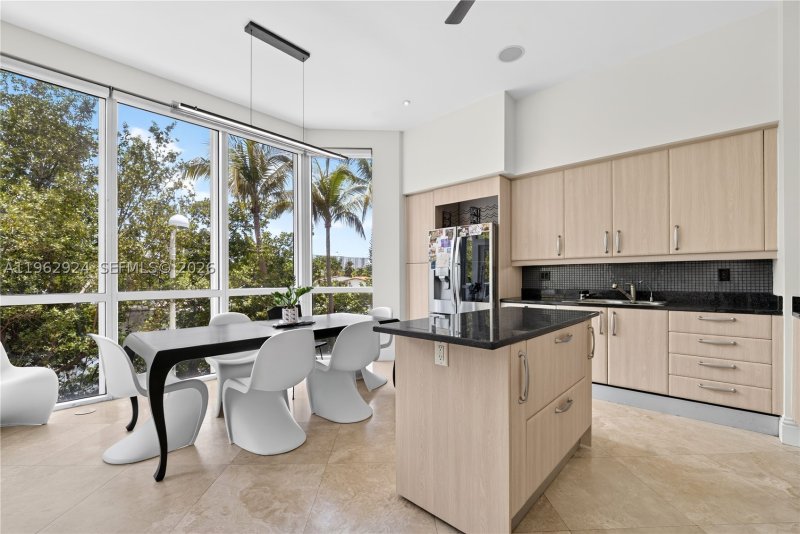Condo for sale at Oceania 5 TH-9