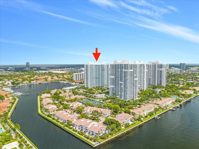 Condo for sale at South Tower at The Point 802