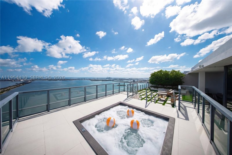 Comprar apartamento en One Paraiso UPH5303