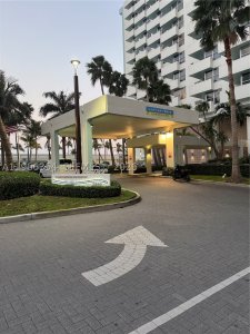 Aluguel de apartamento no Triton Towers 936