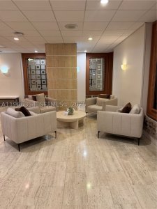 Aluguel de apartamento no Triton Towers 936