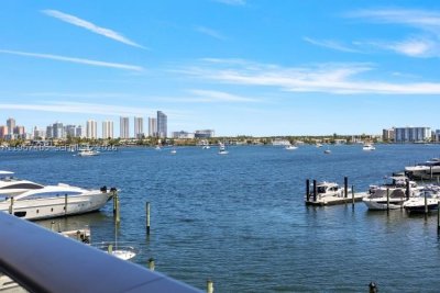 Comprar apartamento en Marina Palms Yacht Club 305
