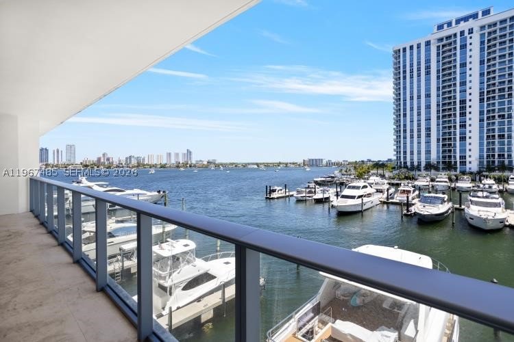 Condo for sale at Marina Palms Yacht Club 305