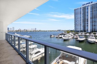 Comprar apartamento en Marina Palms Yacht Club 305