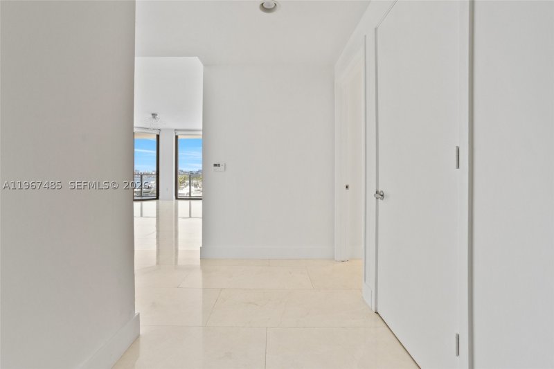Condo for sale at Marina Palms Yacht Club 305