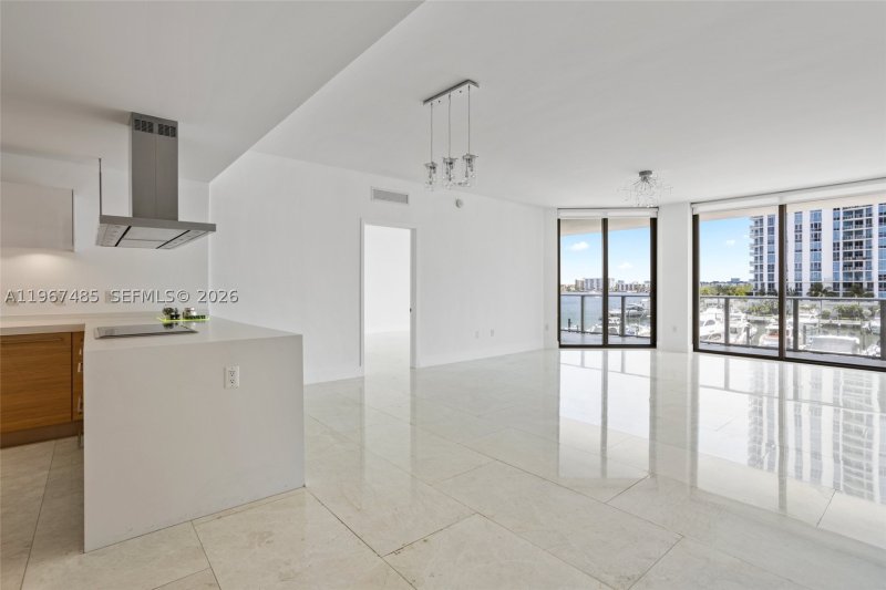 Condo for sale at Marina Palms Yacht Club 305