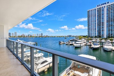 Comprar apartamento no Marina Palms Yacht Club 305