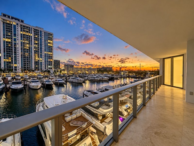 Comprar apartamento no Marina Palms Yacht Club 305