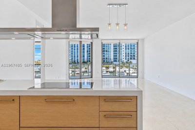 Comprar apartamento no Marina Palms Yacht Club 305