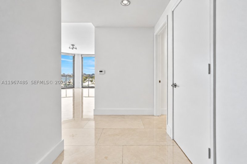 Comprar apartamento no Marina Palms Yacht Club 305