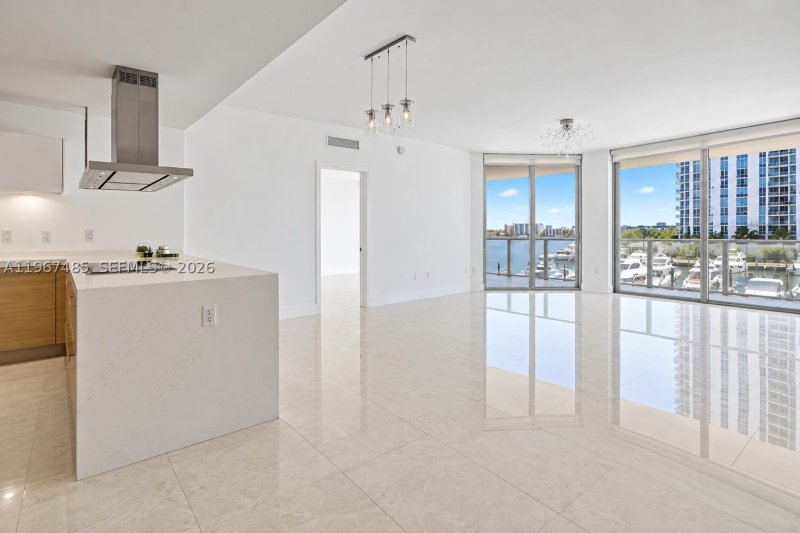 Comprar apartamento no Marina Palms Yacht Club 305