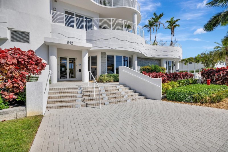 Apartment for rent at The Wave on Bayshore 301