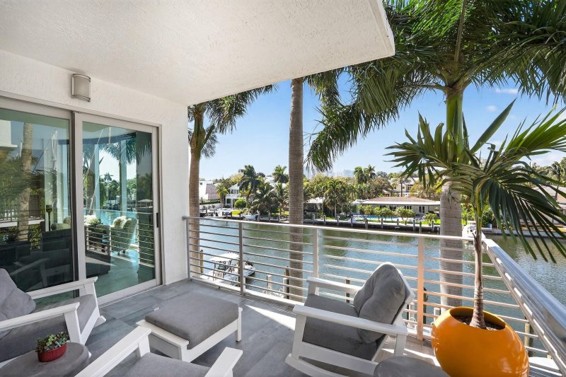 Condo for sale at Place Des Arts 6