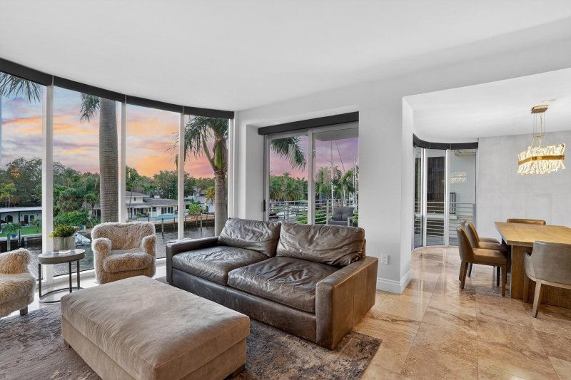 Condo for sale at Place Des Arts 6