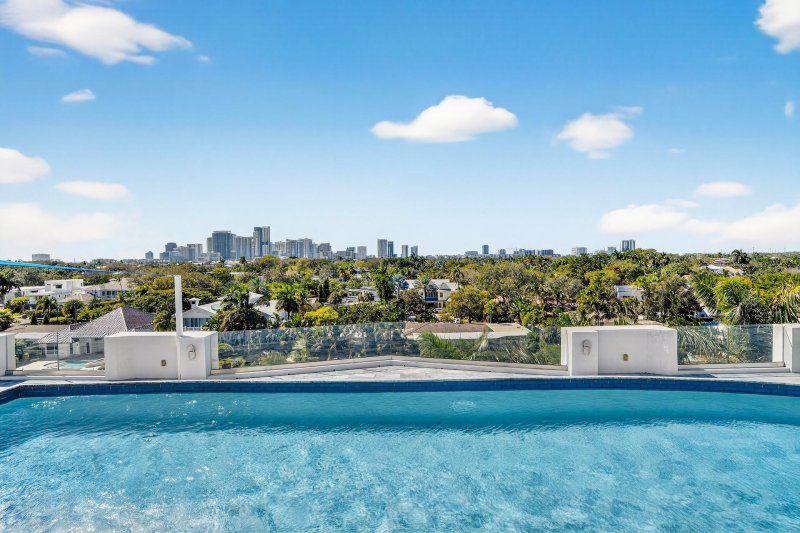 Condo for sale at Place Des Arts 6