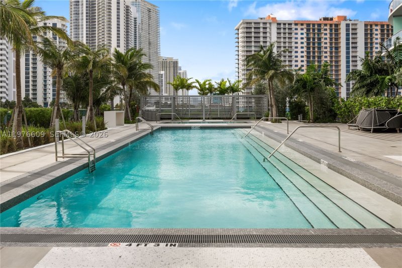 Condo for sale at Aurora 502