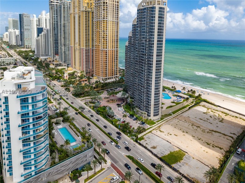 Condo for sale at Aurora 502
