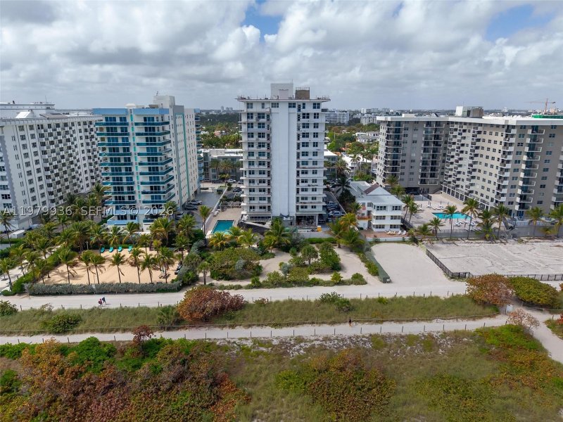 Comprar apartamento no Four Winds Condo 610