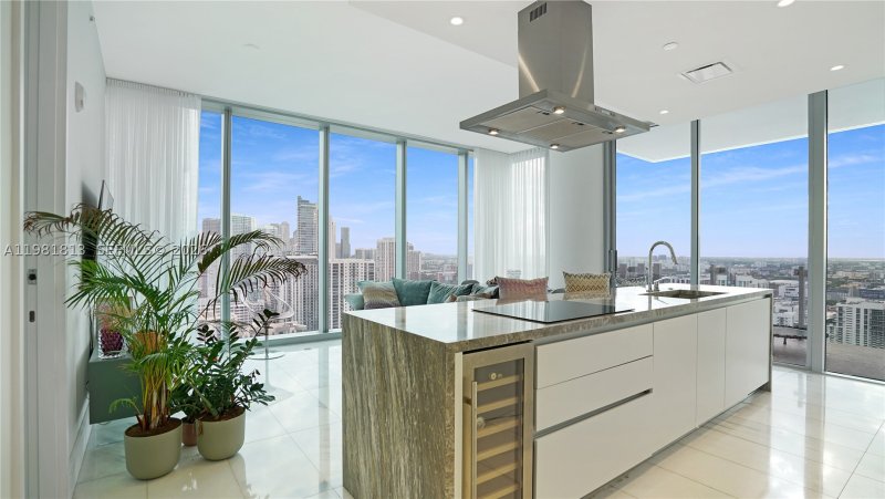 Comprar apartamento no Missoni Baia 3005