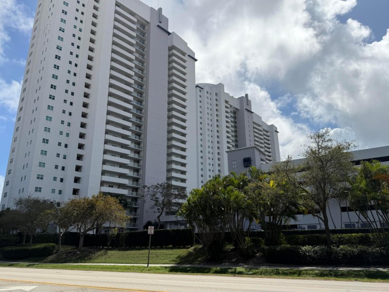 Condo for sale at One Fifty One at Biscayne 1603