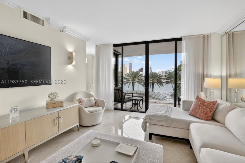 Condo for sale at Williams Island 2800 301
