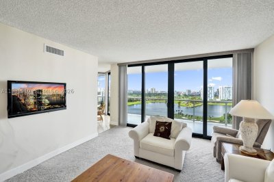 Comprar apartamento en Hamptons West 1703