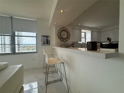 Aluguel de apartamento no Oceanside Plaza 8R