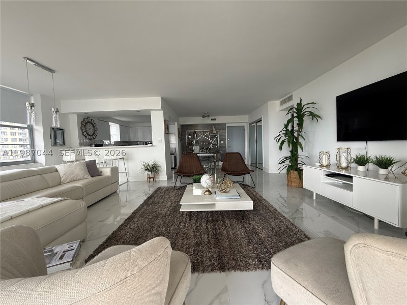 Apartment for rent at Oceanside Plaza 8R