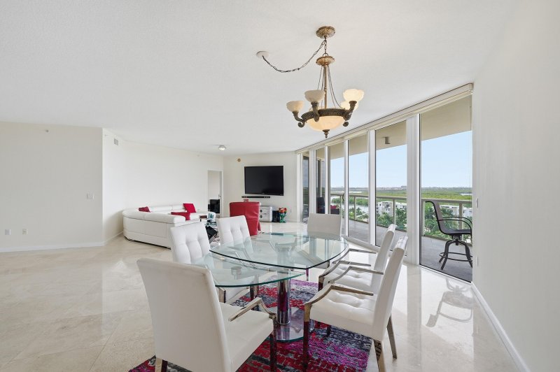 Condo for sale at Renaissance on the Ocean 1003