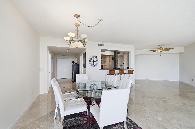 Condo for sale at Renaissance on the Ocean 1003