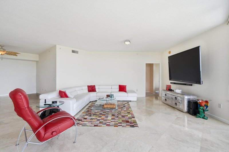 Condo for sale at Renaissance on the Ocean 1003