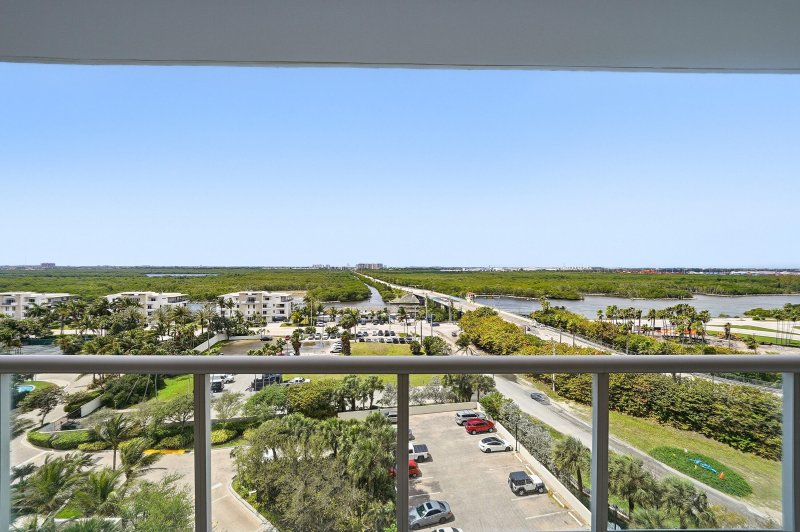 Condo for sale at Renaissance on the Ocean 1003