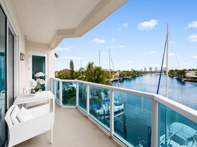 Aria Las Olas Apt #4b
