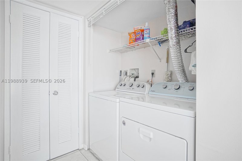 Apartment for rent at Nine Island Avenue 2410