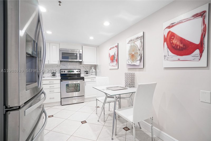 Apartment for rent at Nine Island Avenue 2410