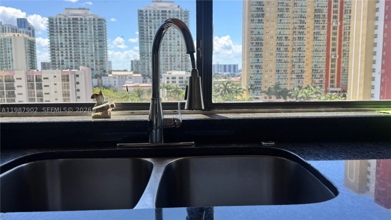 Condo for sale at Plaza of the Americas 1015