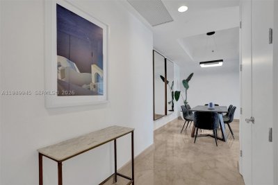 Comprar apartamento no Trump Tower One 805