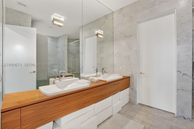 Comprar apartamento en Grove at Grand Bay 402S