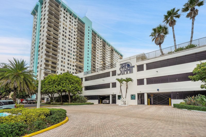 Condo for sale at The Summit 506s